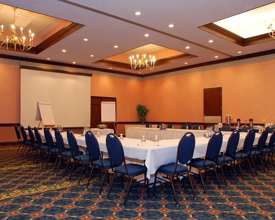 โรงแรมแคลเรียน มารีนา แอนด์ คอนเฟอเรนซ์ เซ็นเตอร์ ดันเคิร์ก ภายนอก รูปภาพ